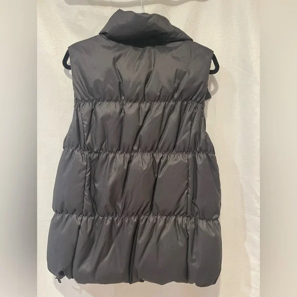 GAP Midnight Black Puffer Vest - Picture 2 of 3